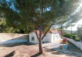 2 bedroom farm (NEW) on 585 m2 of land with view