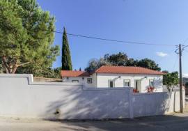 2 bedroom farm (NEW) on 585 m2 of land with view
