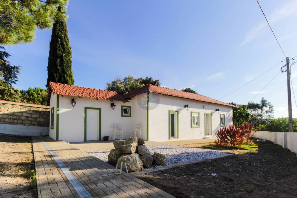 2 bedroom farm (NEW) on 585 m2 of land with view