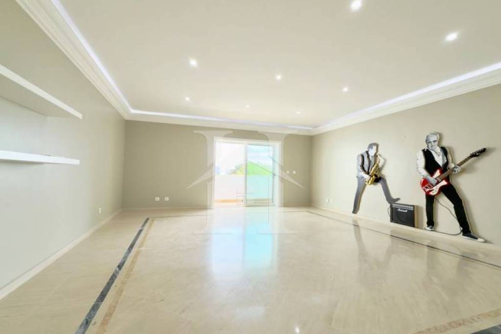Apartamento Duplex T3 com Vista Mar em Cascais