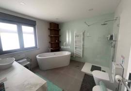 Unique Opportunity - Exquisite Tavira Living: A Charming 4-Bedroom Villa in the Historic City