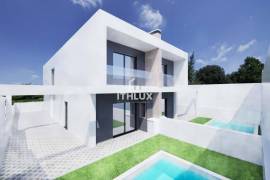 3 bedroom single storey house with garden and swimming pool in Quinta das Laranjeiras