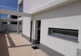 3 bedroom single storey house with garden and swimming pool in Quinta das Laranjeiras
