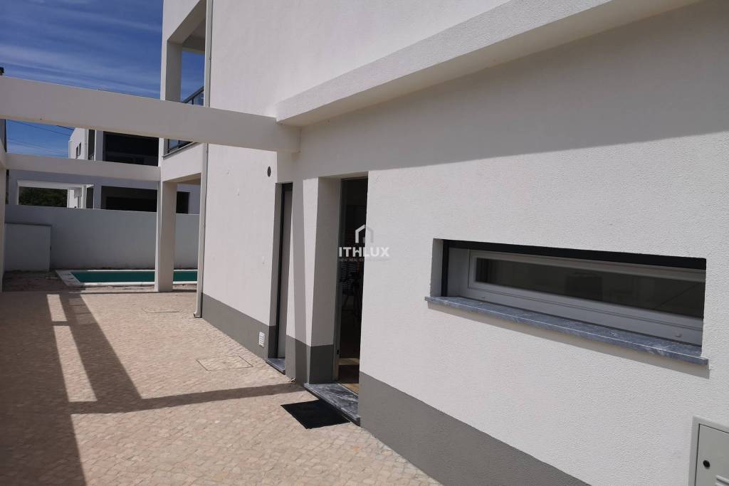3 bedroom single storey house with garden and swimming pool in Quinta das Laranjeiras