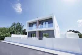 3 bedroom single storey house with garden and swimming pool in Quinta das Laranjeiras