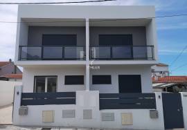 3 bedroom single storey house with garden and swimming pool in Quinta das Laranjeiras
