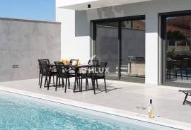 Rent - 3 bedroom villa furnished with garden and swimming pool