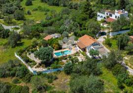3 Bedroom Quinta with large Pool, Gardens and quiet country location. Near Moncarapacho.