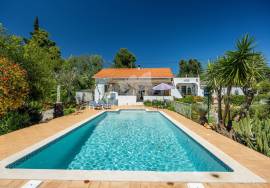 3 Bedroom Quinta with large Pool, Gardens and quiet country location. Near Moncarapacho.