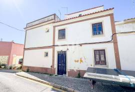 Renovation Opportunity in the Center of Loulé – Villa with Terrace and Annex