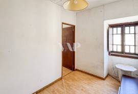 Renovation Opportunity in the Center of Loulé – Villa with Terrace and Annex