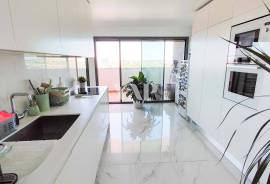 2 Bedroom Apartment with Private Rooftop and Ria Formosa View – Faro