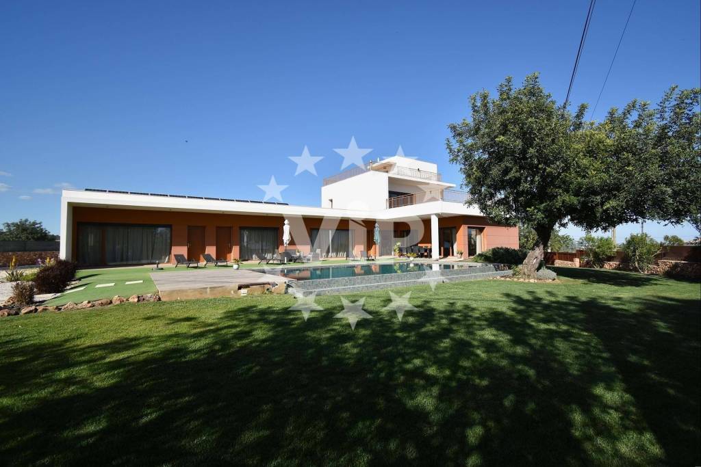 LOULÉ - ALMANCIL - 5 BEDROOM LUXURY DETACHED VILLA- SWIMMING POOL - GARDENS