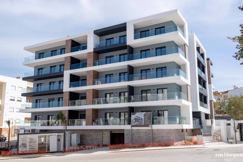 New 3 bedroom apartments in Lagos with swimming pool, Lagos