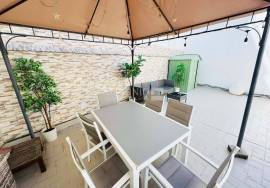 Flat with large private terrace and super bright