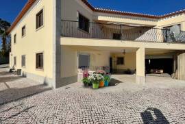 House with a total area of 1380 m2 in Santa Bárbara - Lourinhã