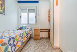 Opportunity in Torrevieja! Furnished apartment just 350 meters from Playa del Cura