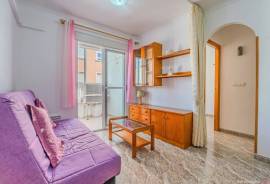 Opportunity in Torrevieja! Furnished apartment just 350 meters from Playa del Cura