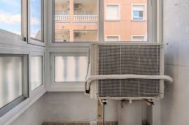 Opportunity in Torrevieja! Furnished apartment just 350 meters from Playa del Cura