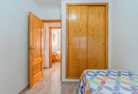 Opportunity in Torrevieja! Furnished apartment just 350 meters from Playa del Cura