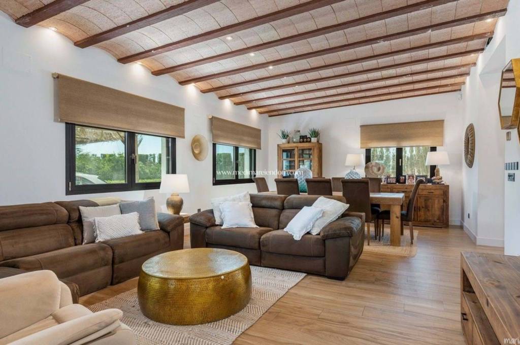 SALE of exclusive designer VILLA. Between Elche and Santa Pola.