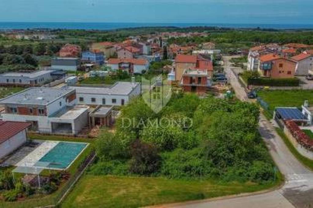 Land Novigrad, 700m2