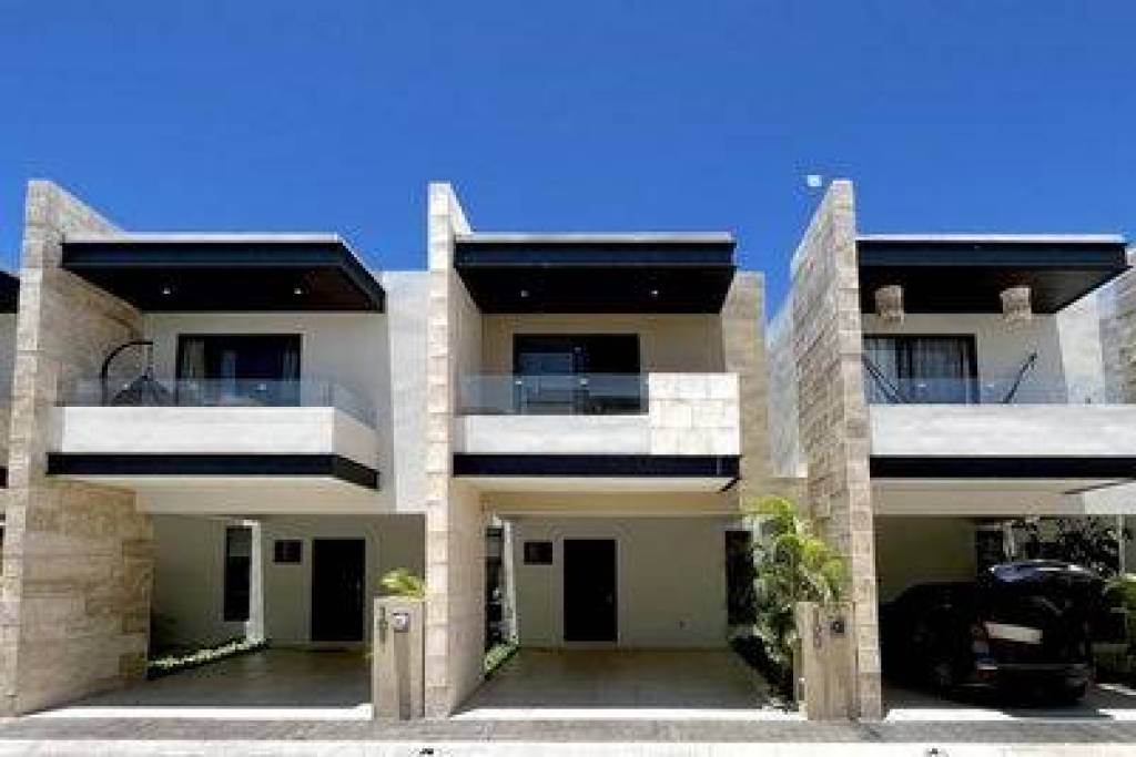 Selvanova 100 l Dream, Live and Enjoy! New Luxury Home in Gated Community in Playa del Carmen - Your Paradise Awaits l Community 09