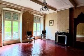 Magnificent Bourgeois House To Renovate With Over 500 M2 Of Living Space And A Front Terrace. Unique