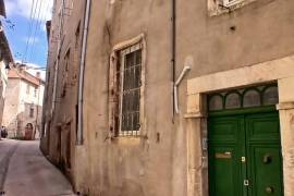 Magnificent Bourgeois House To Renovate With Over 500 M2 Of Living Space And A Front Terrace. Unique
