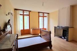 Magnificent Bourgeois House To Renovate With Over 500 M2 Of Living Space And A Front Terrace. Unique