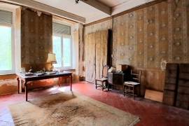 Magnificent Bourgeois House To Renovate With Over 500 M2 Of Living Space And A Front Terrace. Unique