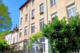 Magnificent Bourgeois House To Renovate With Over 500 M2 Of Living Space And A Front Terrace. Unique