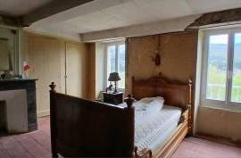 Magnificent Bourgeois House To Renovate With Over 500 M2 Of Living Space And A Front Terrace. Unique