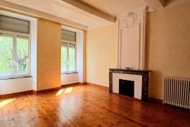 Magnificent Bourgeois House To Renovate With Over 500 M2 Of Living Space And A Front Terrace. Unique