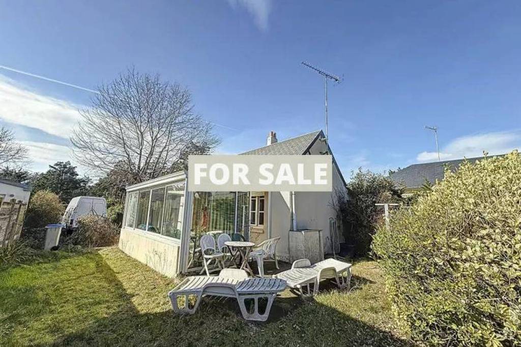 Detached House with Garden by the Coast