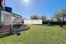 Detached House with Landscaped Garden