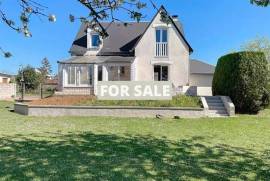Detached House with Landscaped Garden