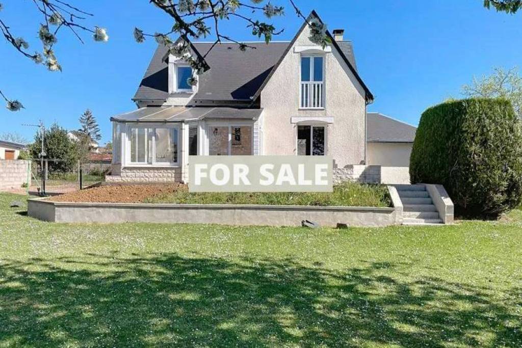 Detached House with Landscaped Garden