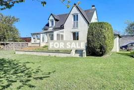 Detached House with Landscaped Garden