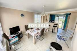 Detached House with Garden Close to the Coast