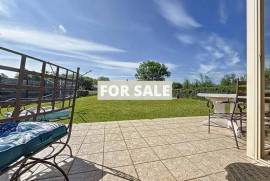 Detached House with Swimming Pool