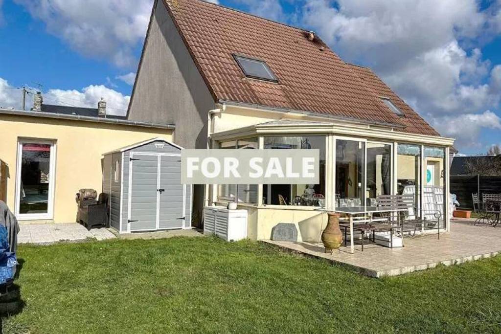 Detached House with Swimming Pool