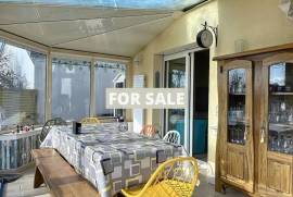 Detached House with Swimming Pool
