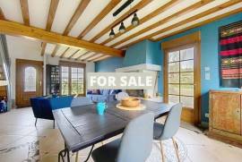 Detached House with Garden and Sea View