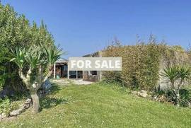 Detached House with Garden and Sea View