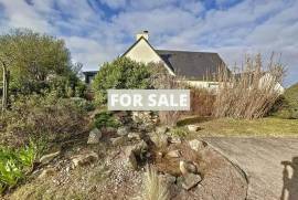 Contemporary Detached House Close to the Coast