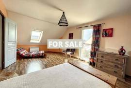 Contemporary Detached House Close to the Coast
