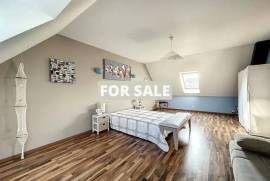 Contemporary Detached House Close to the Coast
