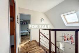 Contemporary Detached House Close to the Coast