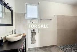 Contemporary Detached House Close to the Coast